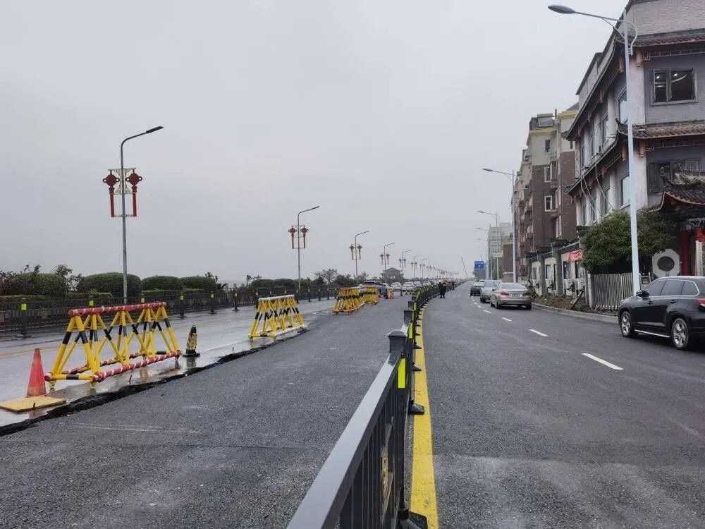 �ؽ��б��������·����ˢ�¹���ʵ���5�ν�ͨ����